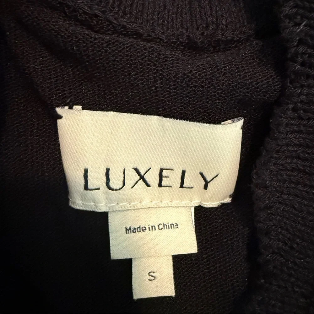 Luxely Wilder Sleeveless V-Neck Knit Midi Scalloped Hem Dress Black S